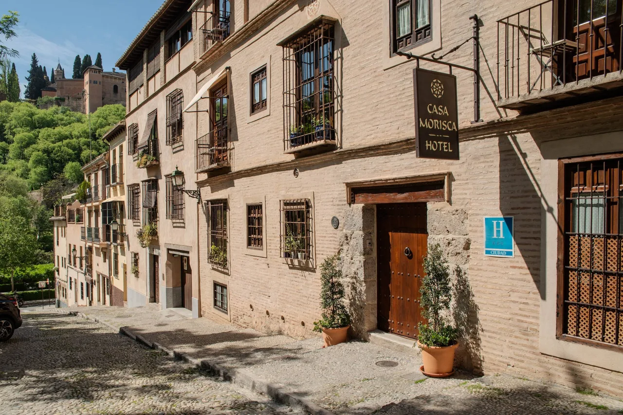 6 โรงแรมน่าพักใน Granada สเปน — รีวิวจัดอันดับ ที่พักเมืองพระราชวังอัลฮัมบรา