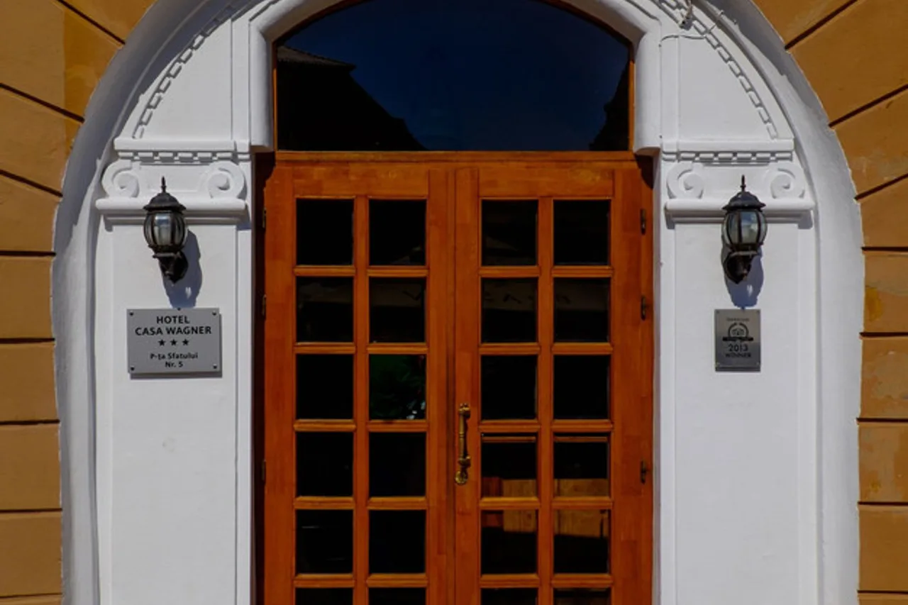 Hotel Casa Wagner Brasov — ภาพห้องพักและบรรยากาศ