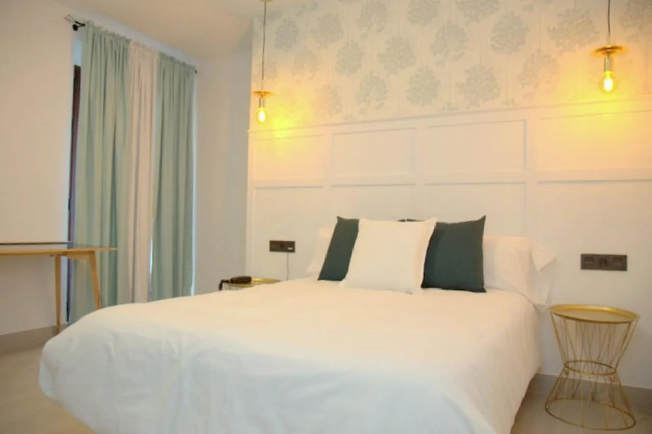 Hotel Cedrán — ภาพห้องพักและบรรยากาศ