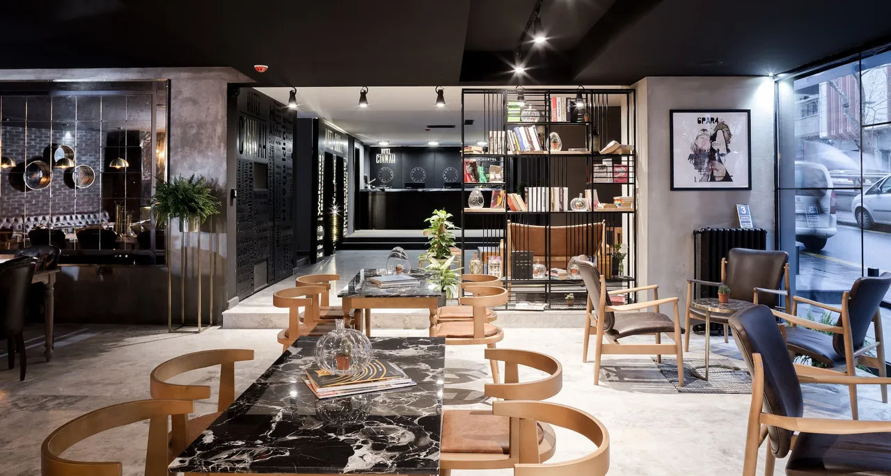 Hotel Cinnah — rooms and atmosphere