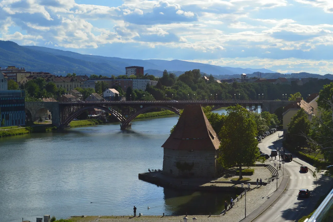 Hotel City Maribor — ภาพห้องพักและบรรยากาศ
