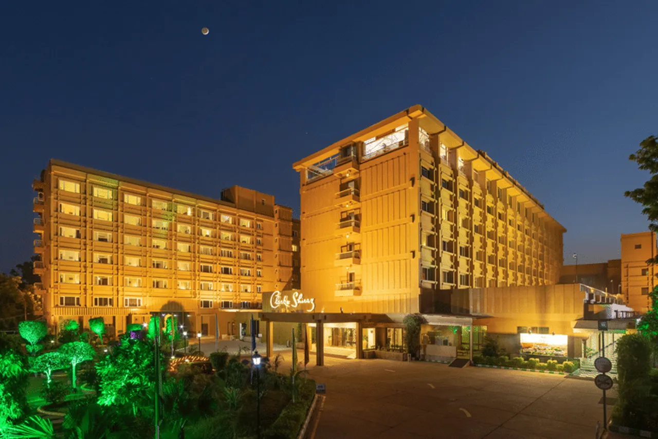 Hotel Clarks Shiraz, Agra — rooms and atmosphere