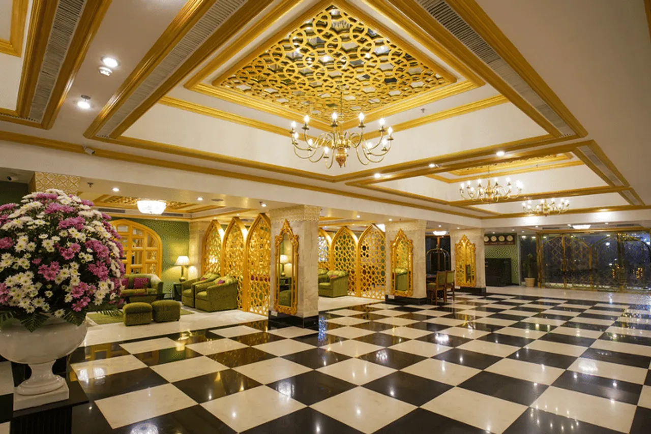 Hotel Clarks Shiraz, Agra — rooms and atmosphere