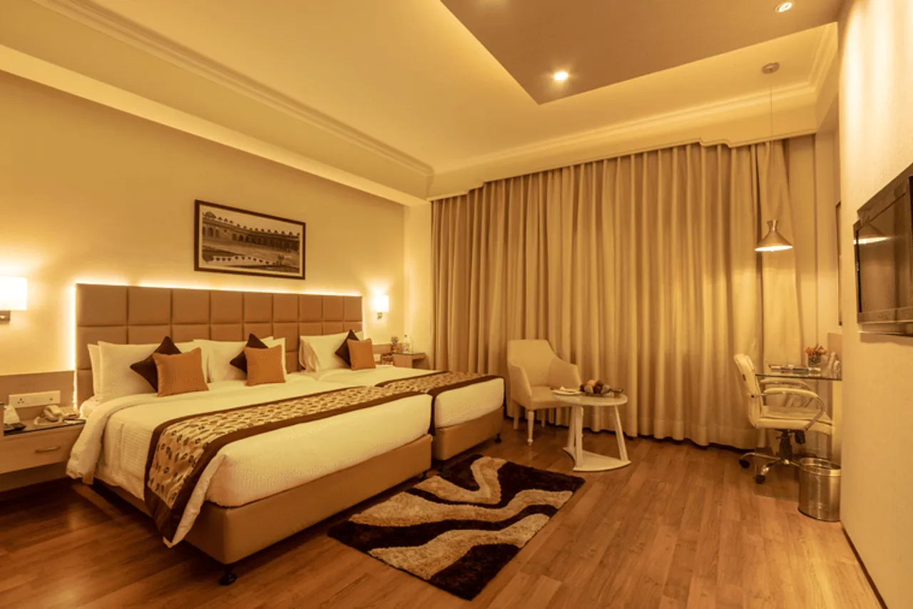 Hotel Clarks Shiraz, Agra — rooms and atmosphere