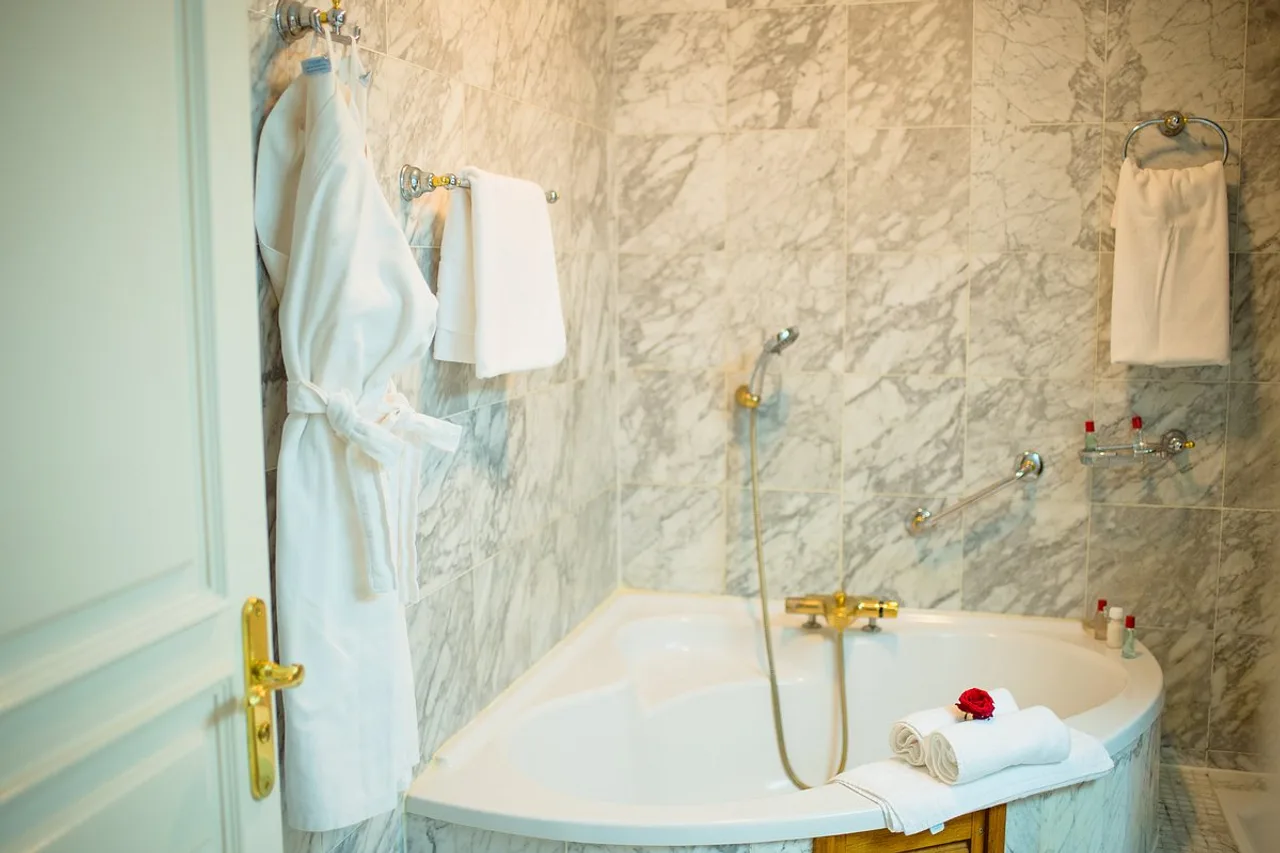Hotel Colbert Palace — ภาพห้องพักและบรรยากาศ