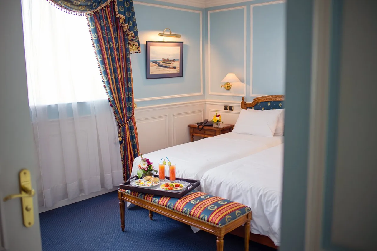 Hotel Colbert Palace — ภาพห้องพักและบรรยากาศ