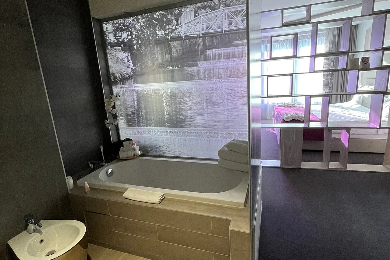 Hotel Colors Inn — โรงแรมในซาราเยโว