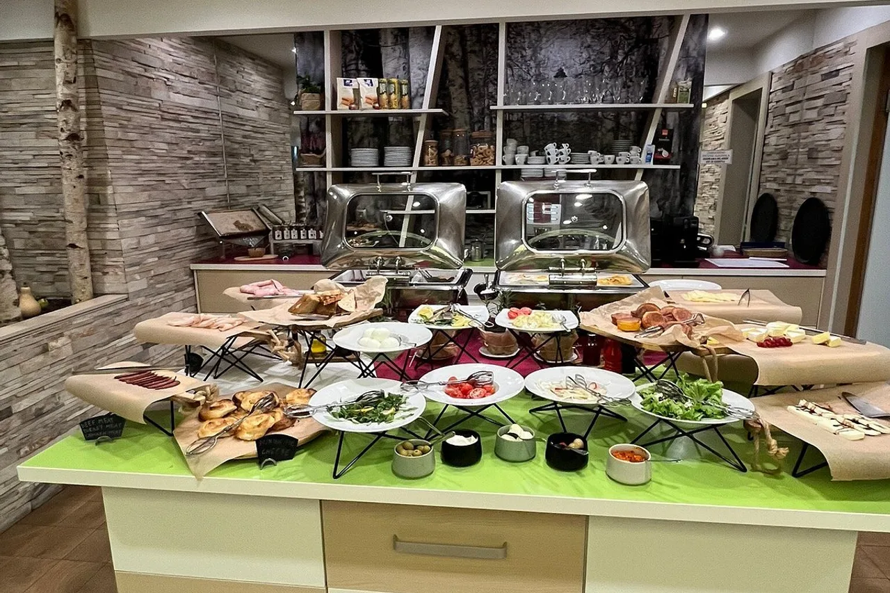 Hotel Colors Inn — ภาพห้องพักและบรรยากาศ