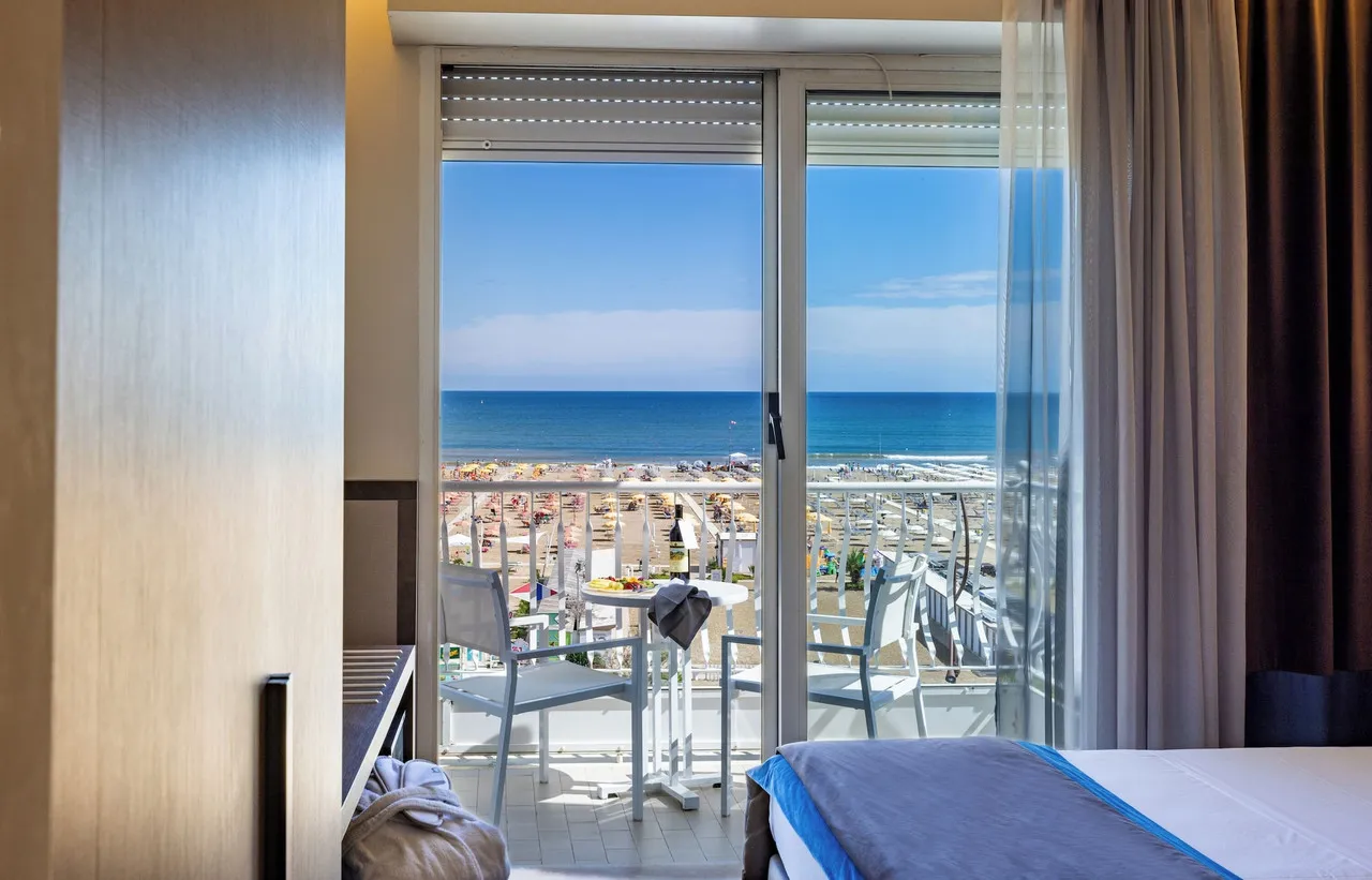 Hotel Continental Rimini — rooms and atmosphere