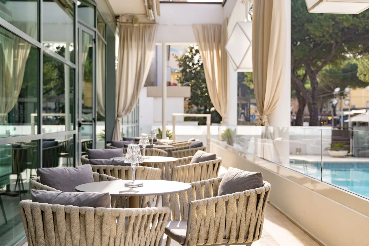 Hotel Continental Rimini — rooms and atmosphere