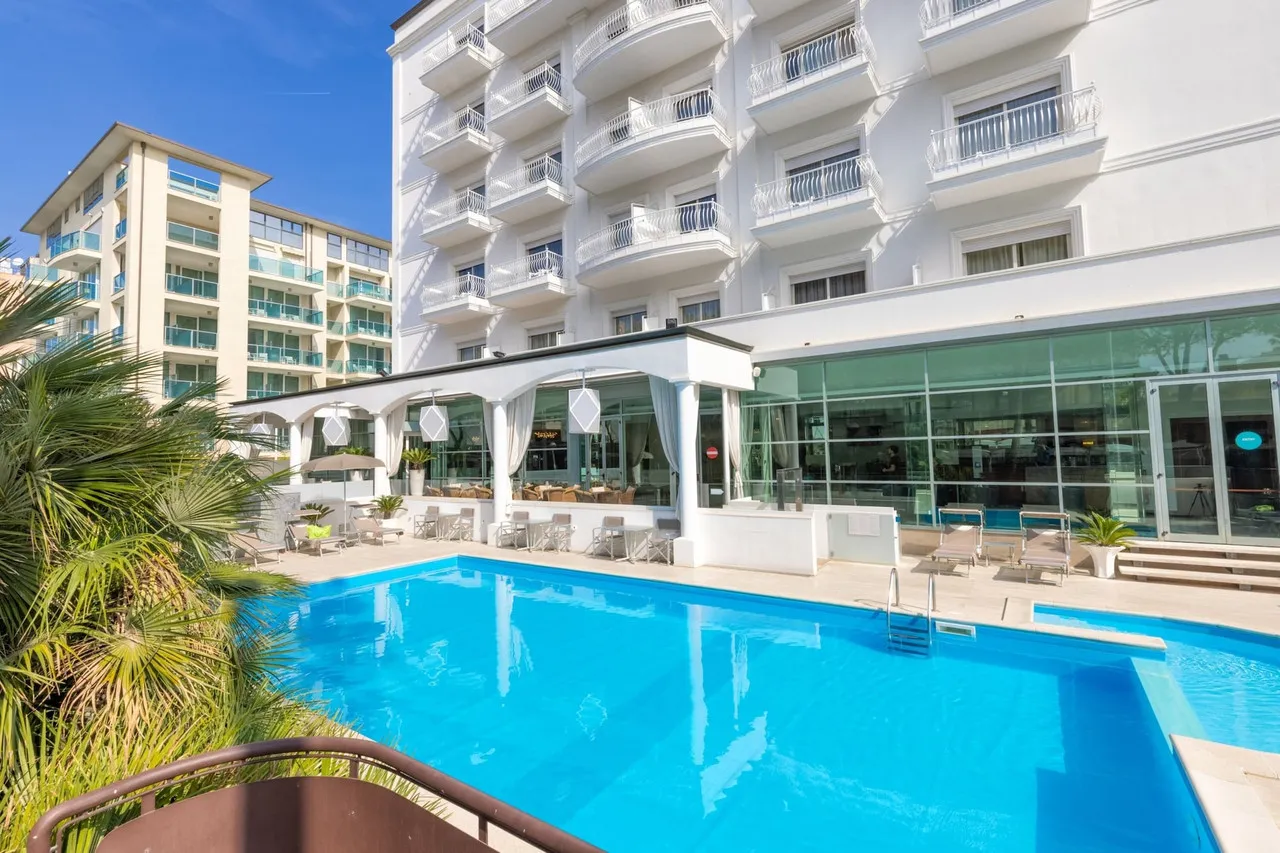 Hotel Continental Rimini — rooms and atmosphere