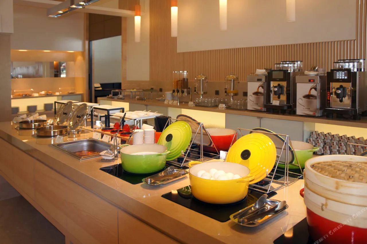 Hotel Cozzi Zhongshan Kaohsiung — rooms and atmosphere