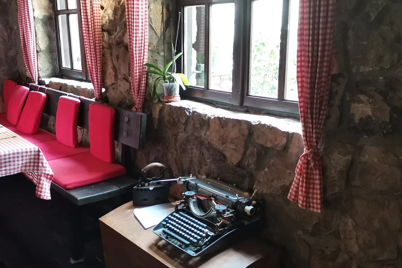 Hotel Crnogorska Kuca — ภาพห้องพักและบรรยากาศ