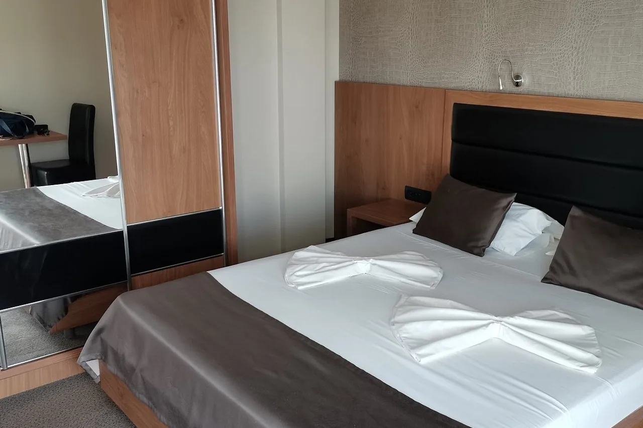 Hotel Crnogorska Kuca — ภาพห้องพักและบรรยากาศ