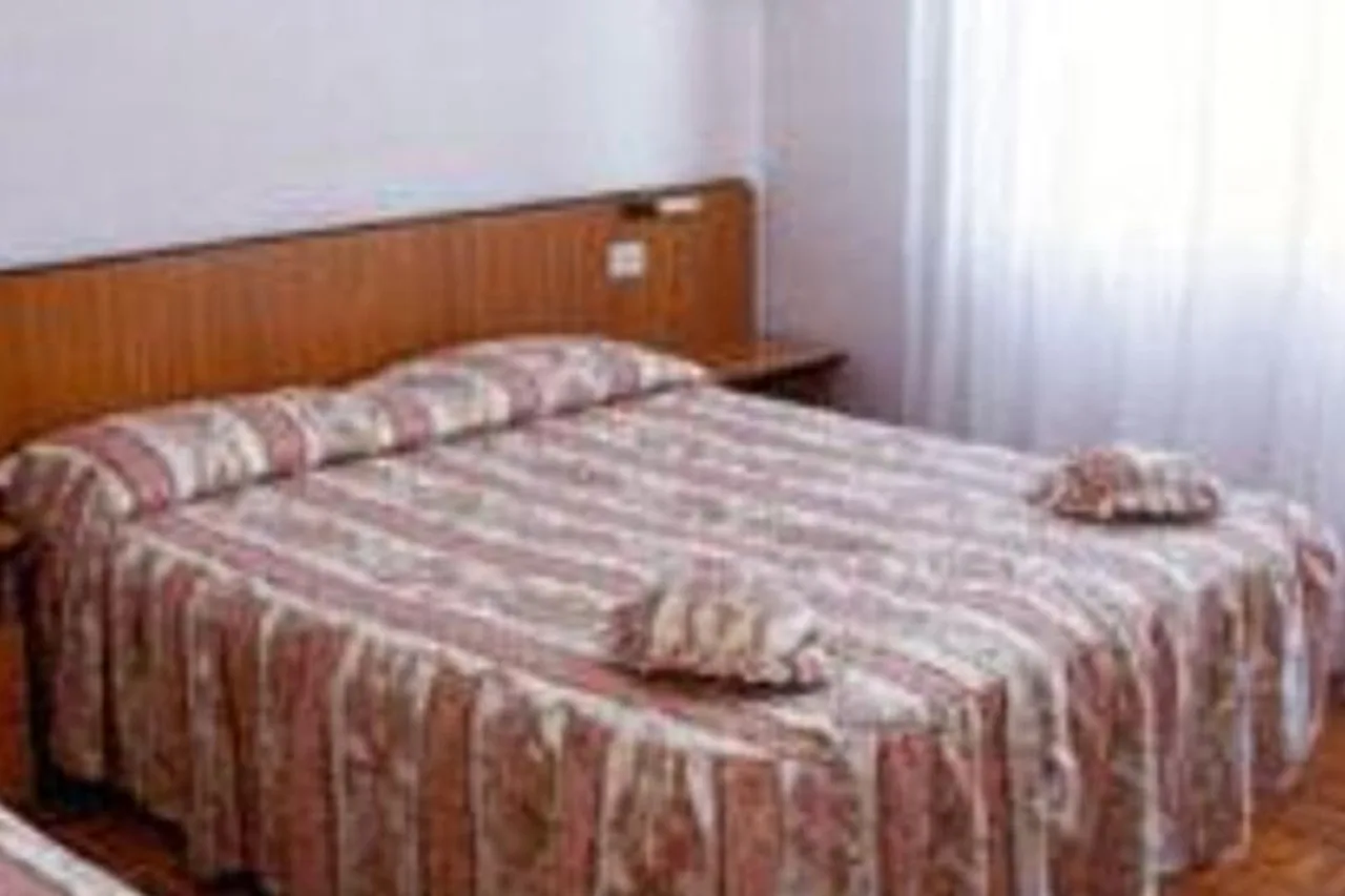 Hotel Crocenzi — ภาพห้องพักและบรรยากาศ