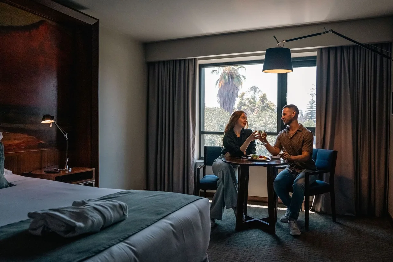 Hotel Cumbres Lastarria — ภาพห้องพักและบรรยากาศ