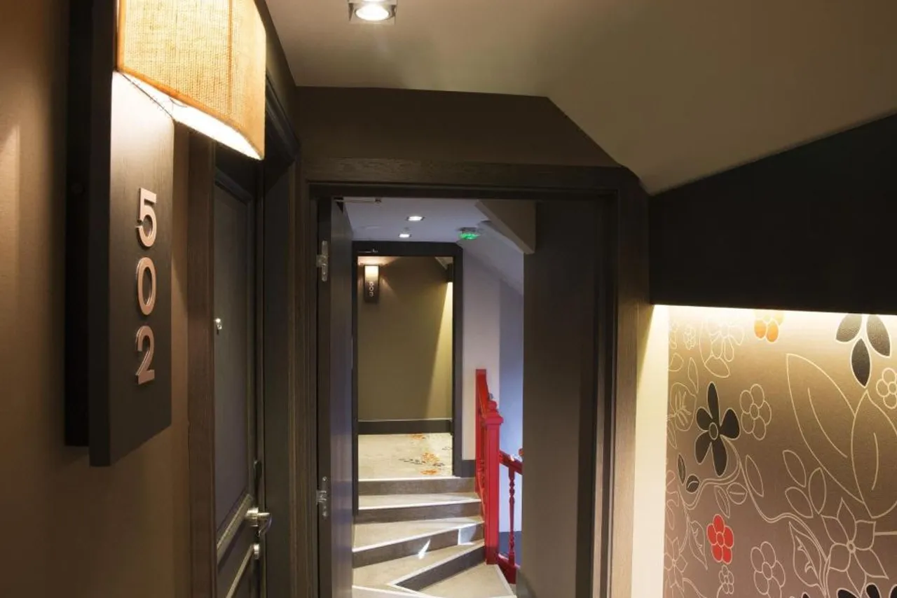 Hôtel D - Strasbourg — rooms and atmosphere