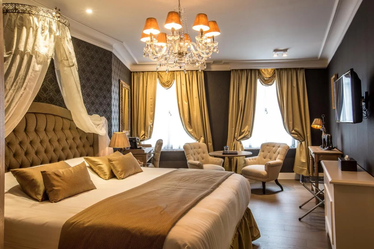 Hotel De Castillion — rooms and atmosphere