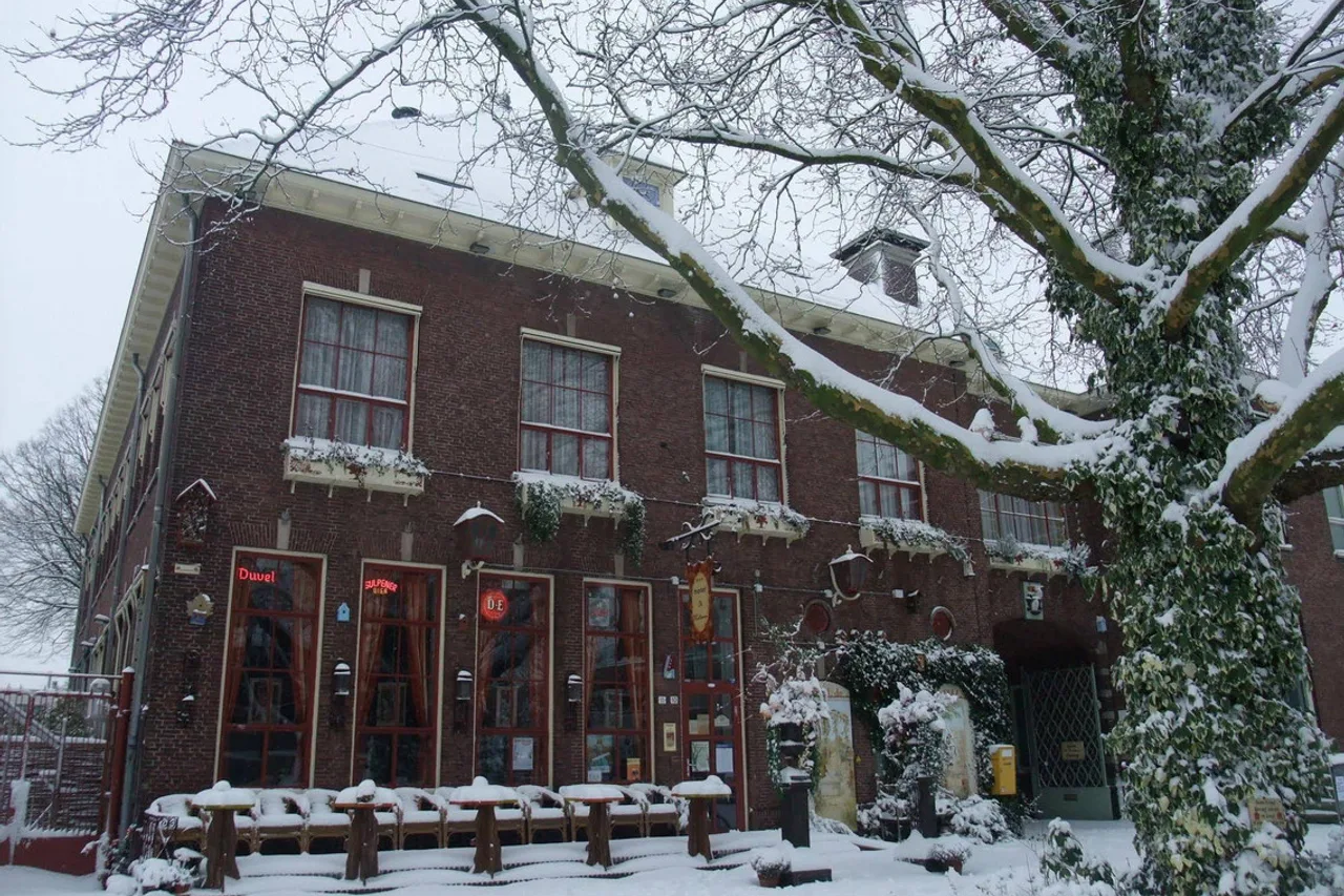 Hotel de Plataan Delft Centrum — เดลฟต์