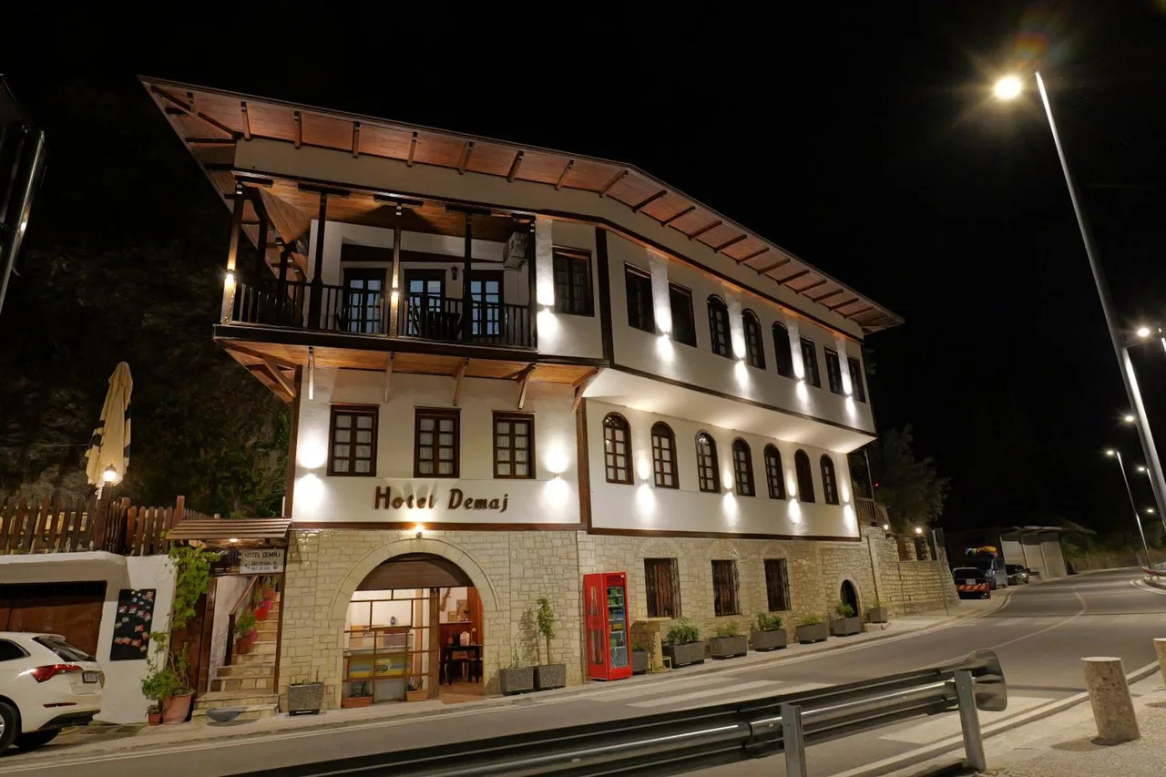 Hotel Demaj — เบรัต