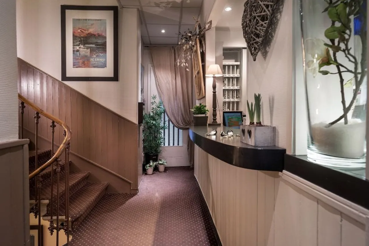 Hôtel des Alpes — โรงแรมในอานซี