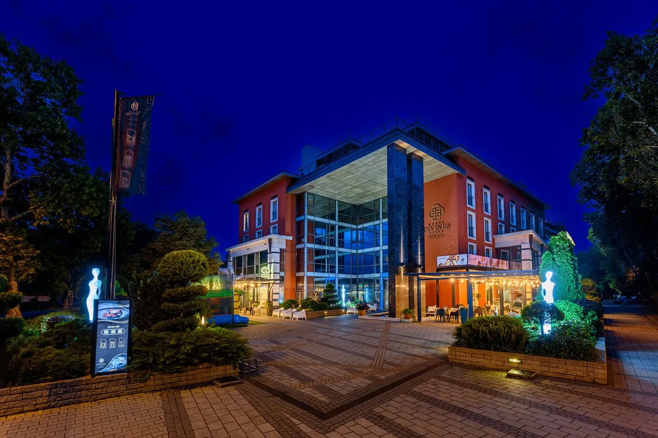 Hotel Divinus — ภาพห้องพักและบรรยากาศ