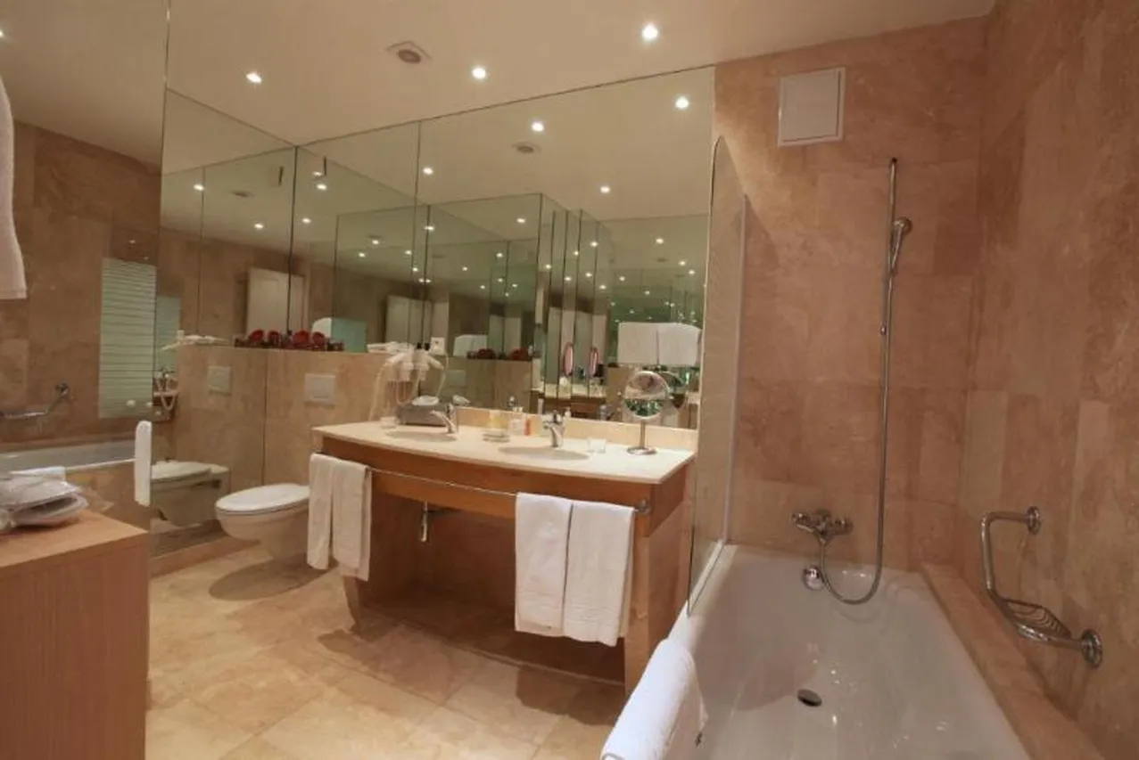 Hôtel du Grand Lac Excelsior — rooms and atmosphere