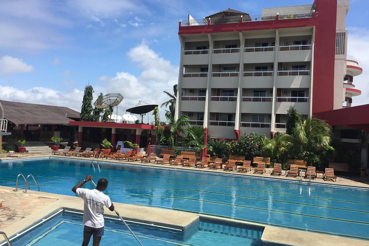 Hotel du Lac Cotonou — โรงแรมในโกโตนู