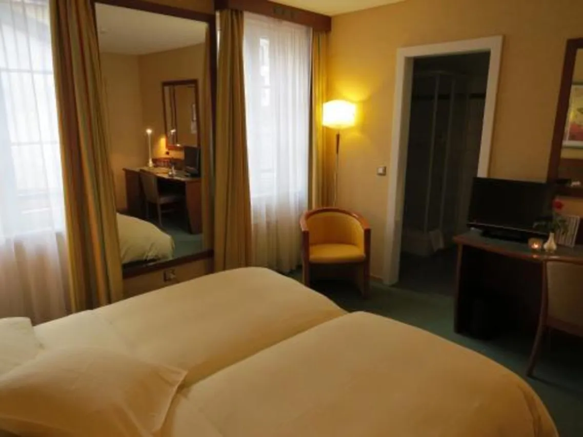Hôtel du Port — rooms and atmosphere