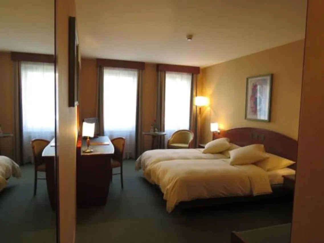 Hôtel du Port — rooms and atmosphere