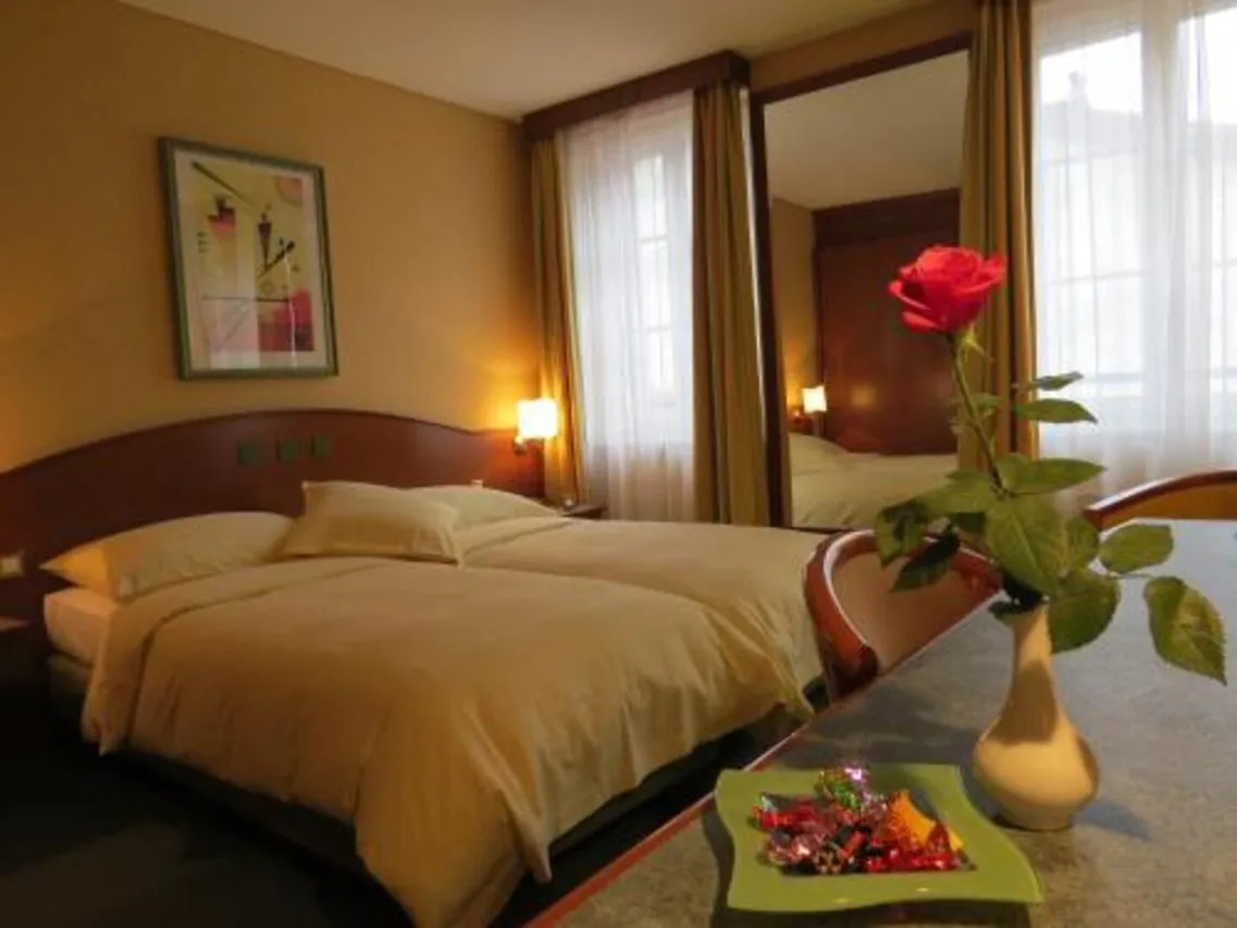 Hôtel du Port — rooms and atmosphere