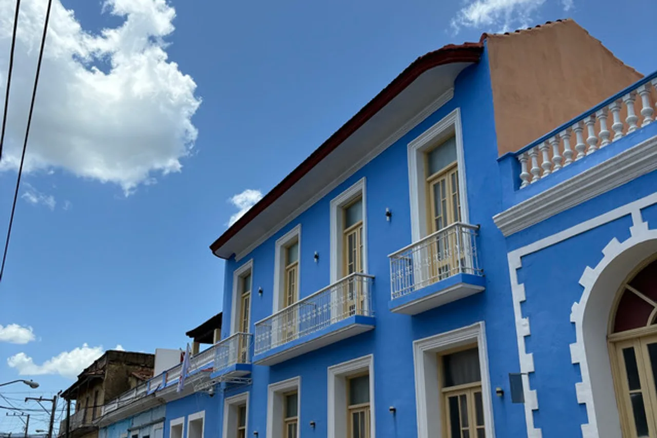 Hotel E La Ronda — ภาพห้องพักและบรรยากาศ