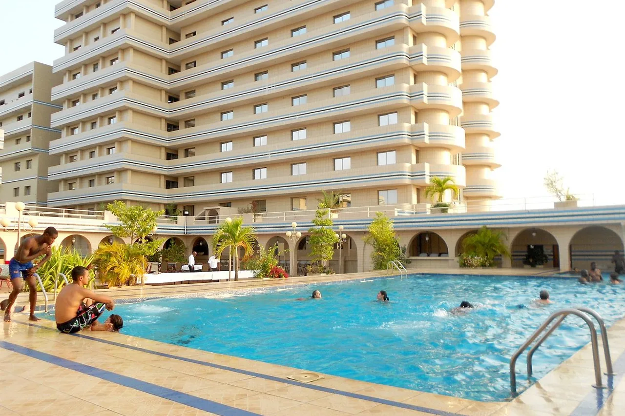 Hotel Eda-Oba — โรงแรมในโลเม