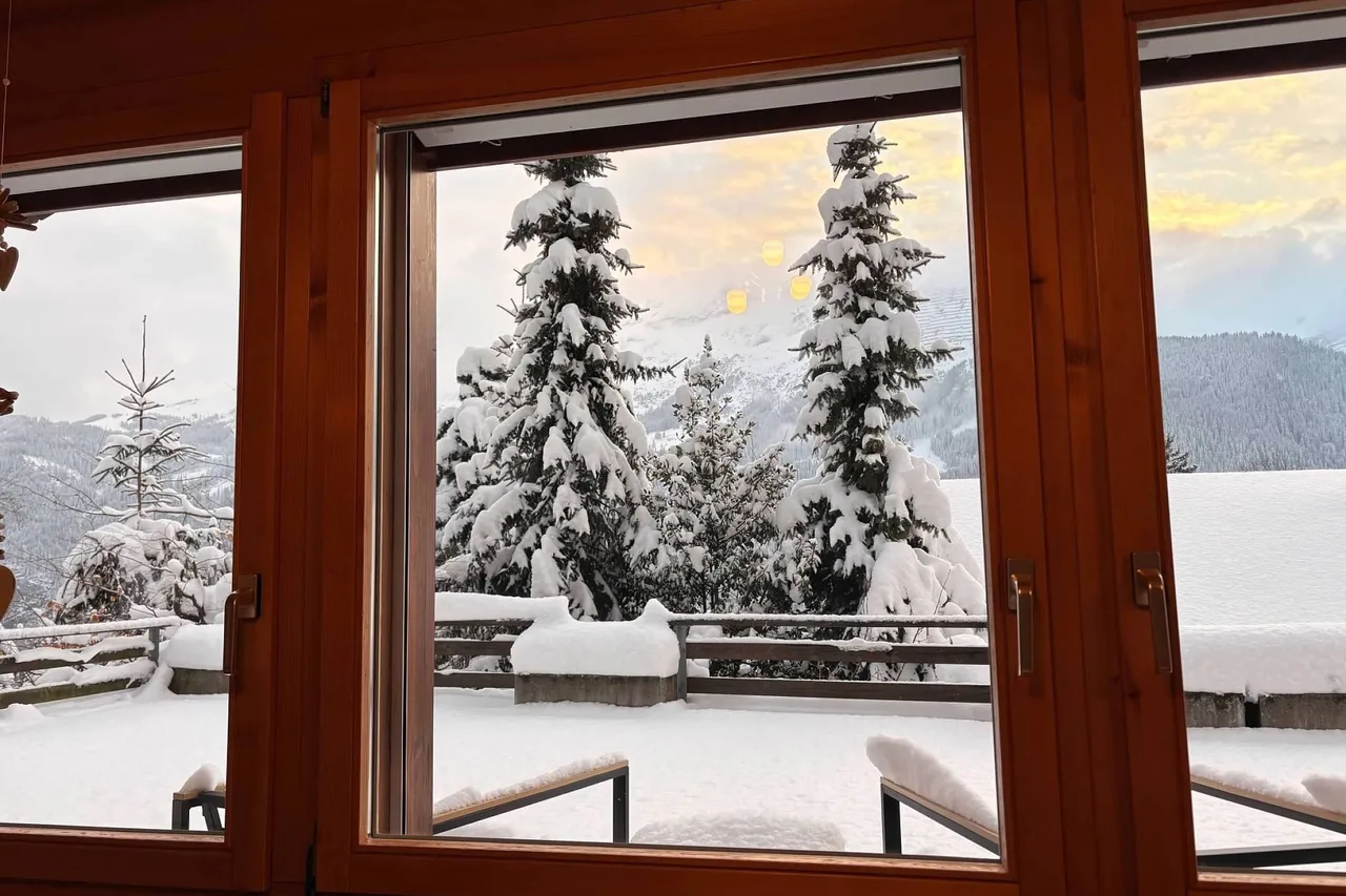 Hotel Edelweiss Lauterbrunnen — rooms and atmosphere