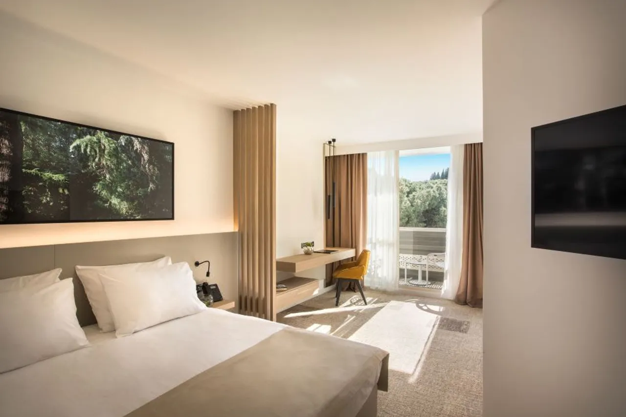 Eden Hotel by Maistra Collection — ภาพห้องพักและบรรยากาศ