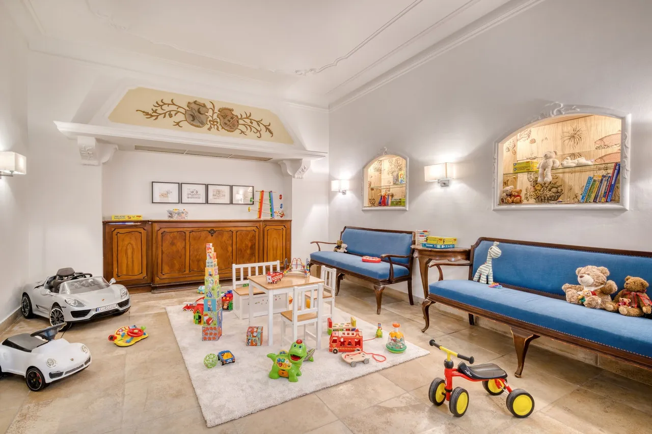 Hotel Eisenhut Rothenburg — rooms and atmosphere