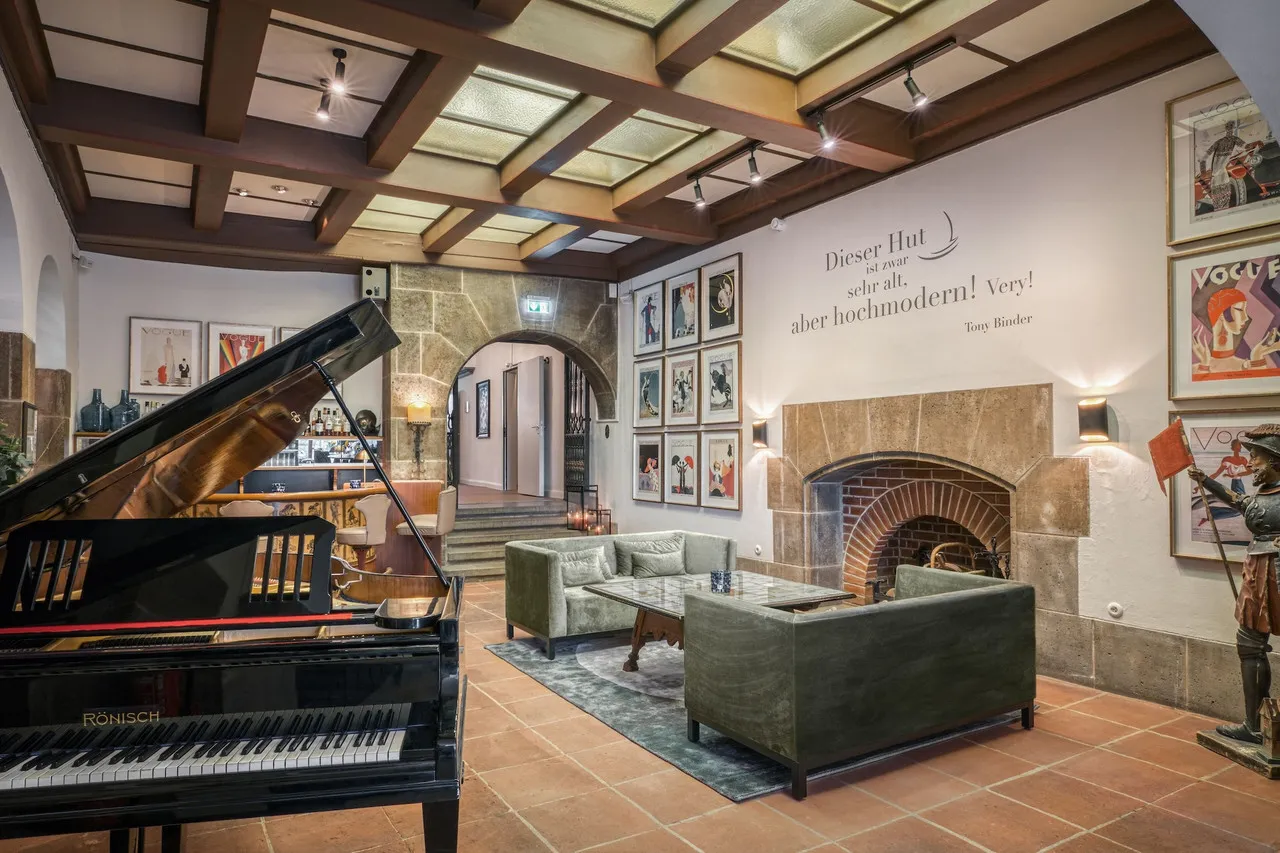 Hotel Eisenhut Rothenburg — rooms and atmosphere