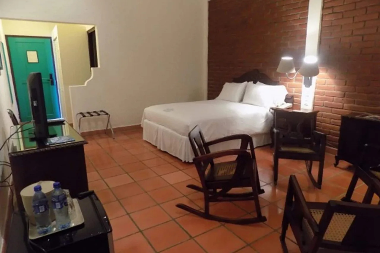 Hotel El Convento Leon Nicaragua — ภาพห้องพักและบรรยากาศ