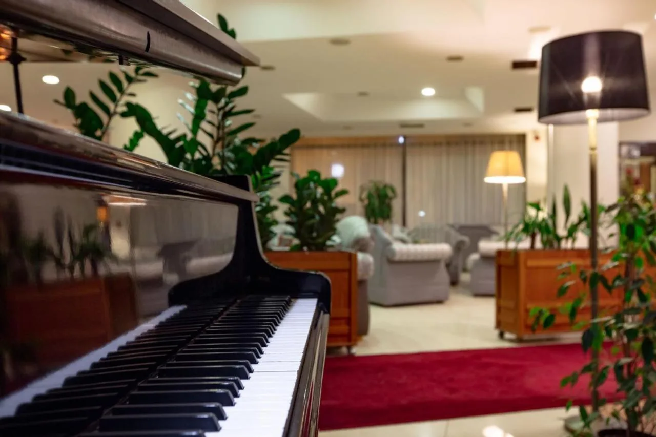Hotel Epinal — ภาพห้องพักและบรรยากาศ