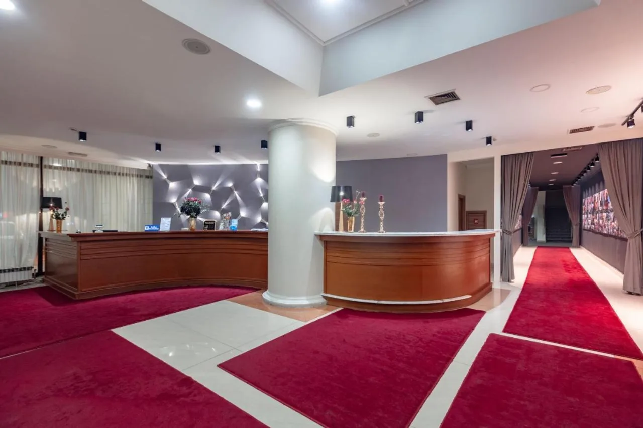 Hotel Epinal — ภาพห้องพักและบรรยากาศ
