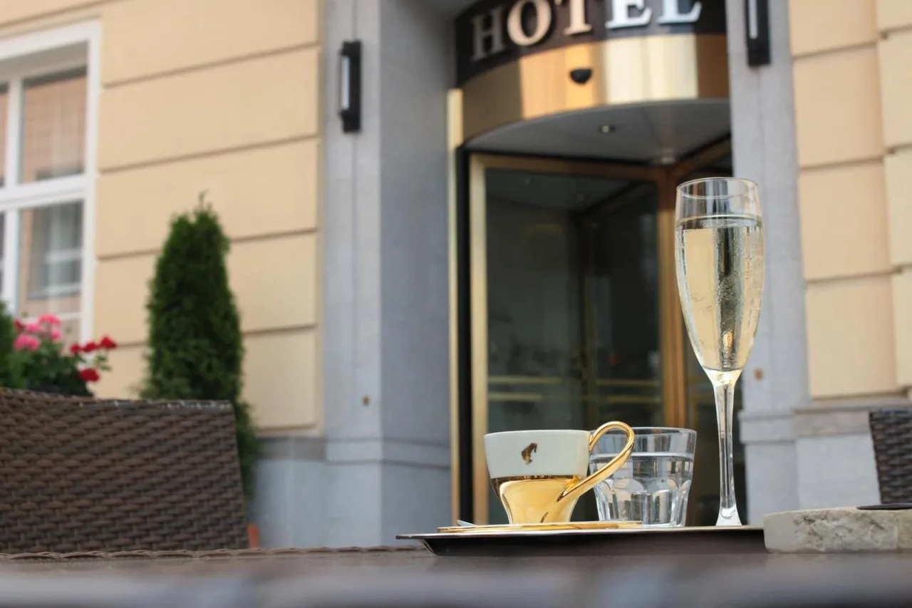 Hotel Europa — ภาพห้องพักและบรรยากาศ