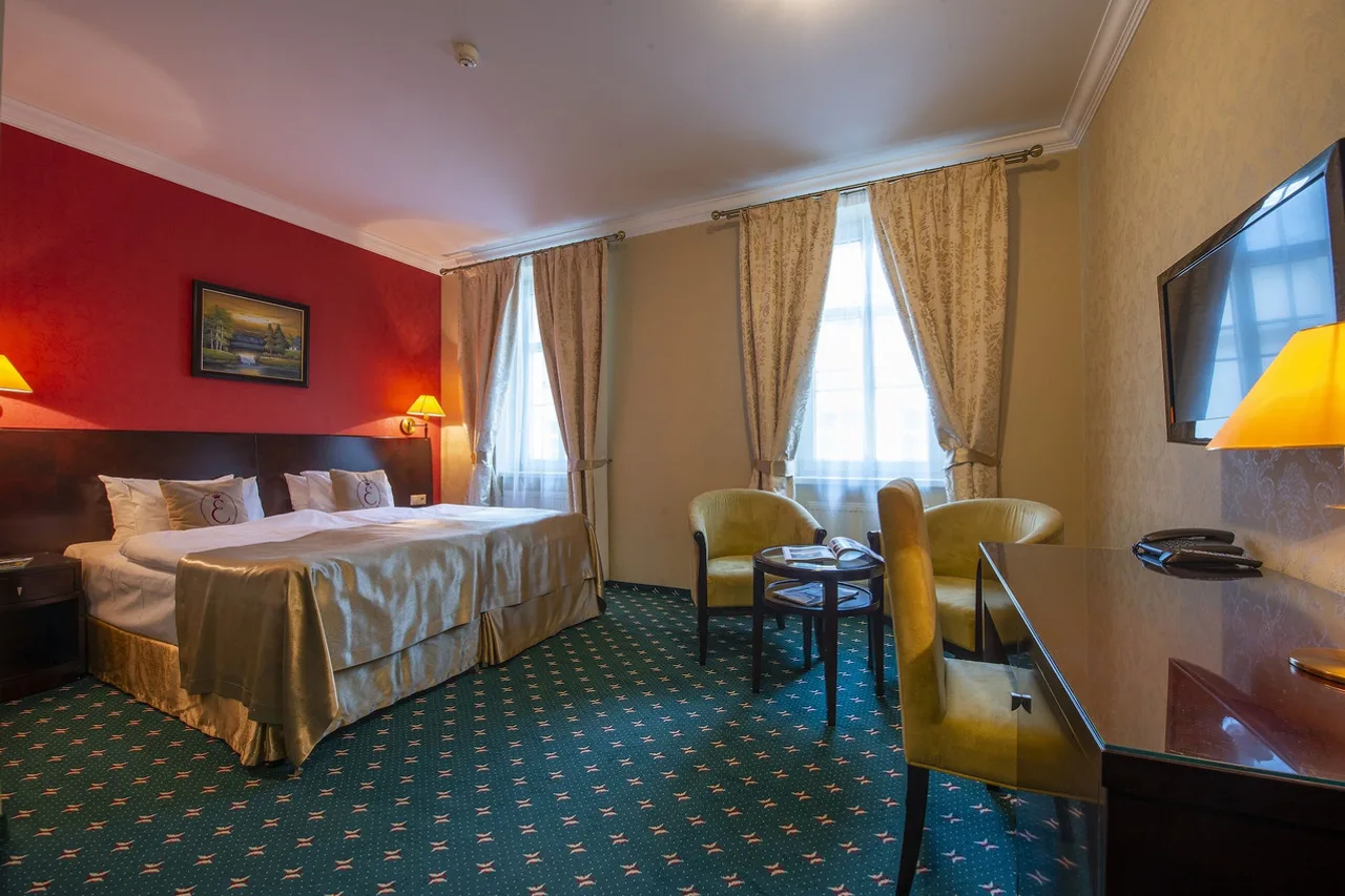 Hotel Europa — ภาพห้องพักและบรรยากาศ
