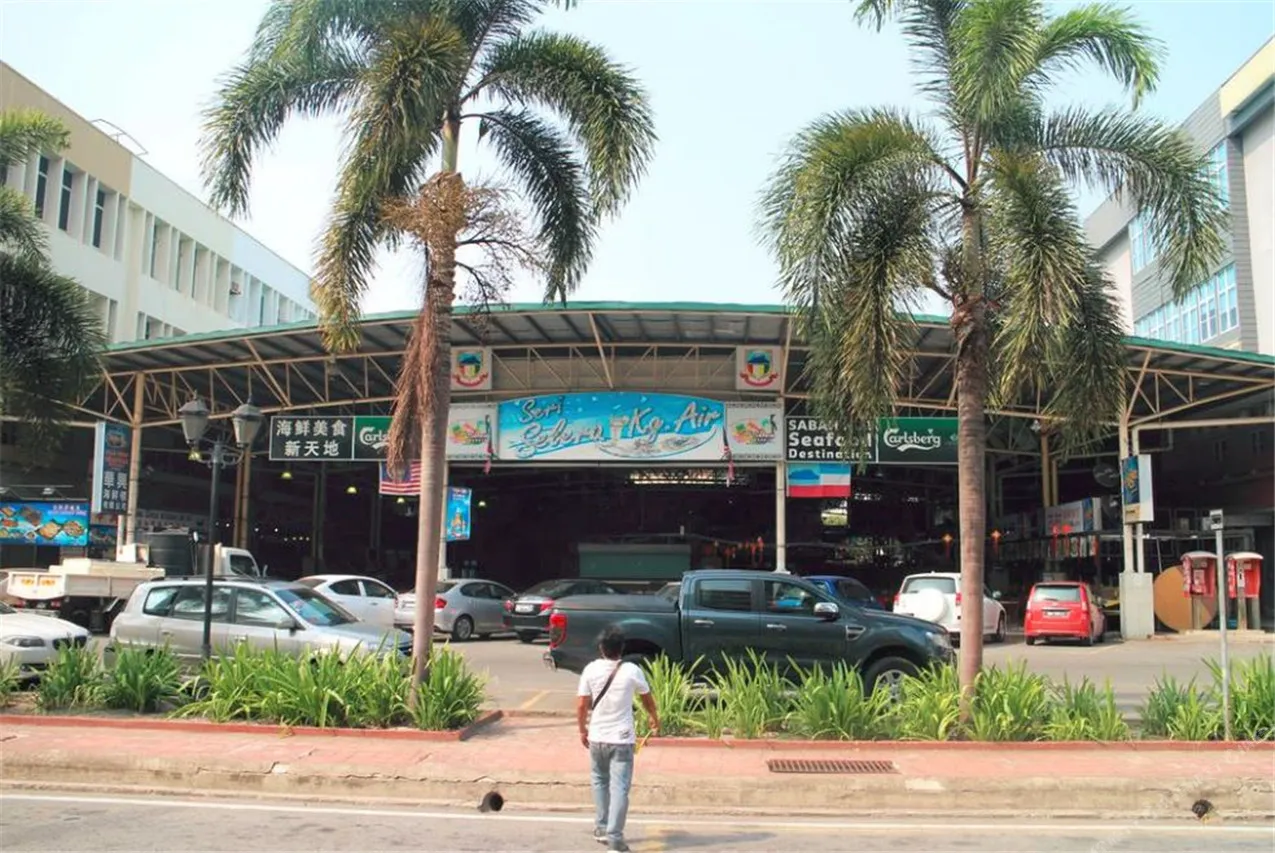 Hotel Five 2 Kota Kinabalu — rooms and atmosphere