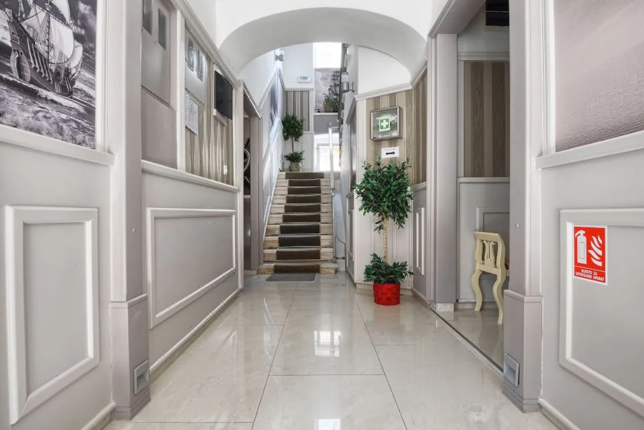 Hotel Galija — ภาพห้องพักและบรรยากาศ