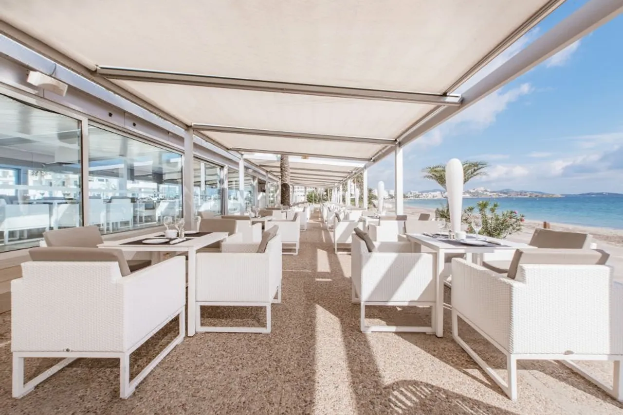 Hotel Garbi Ibiza & Spa — rooms and atmosphere