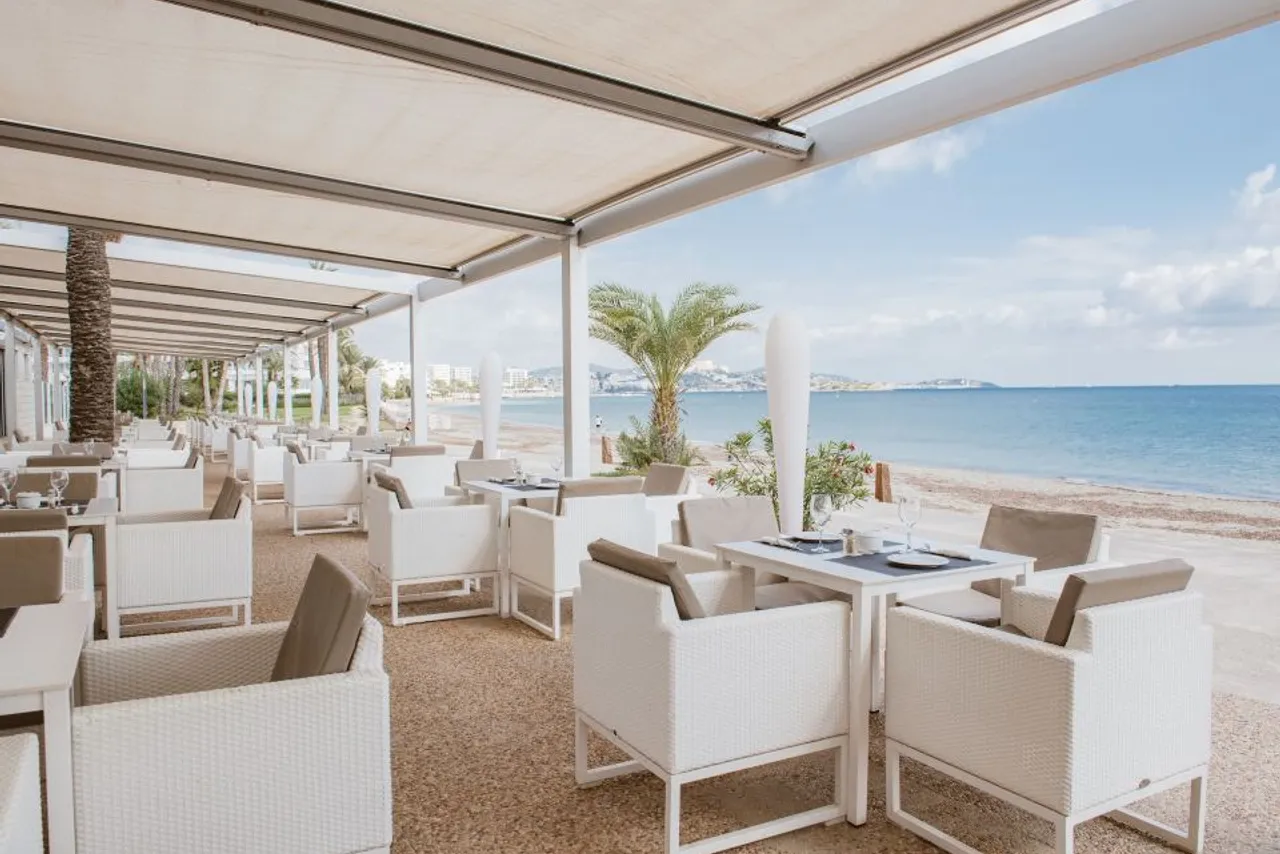 Hotel Garbi Ibiza & Spa — rooms and atmosphere