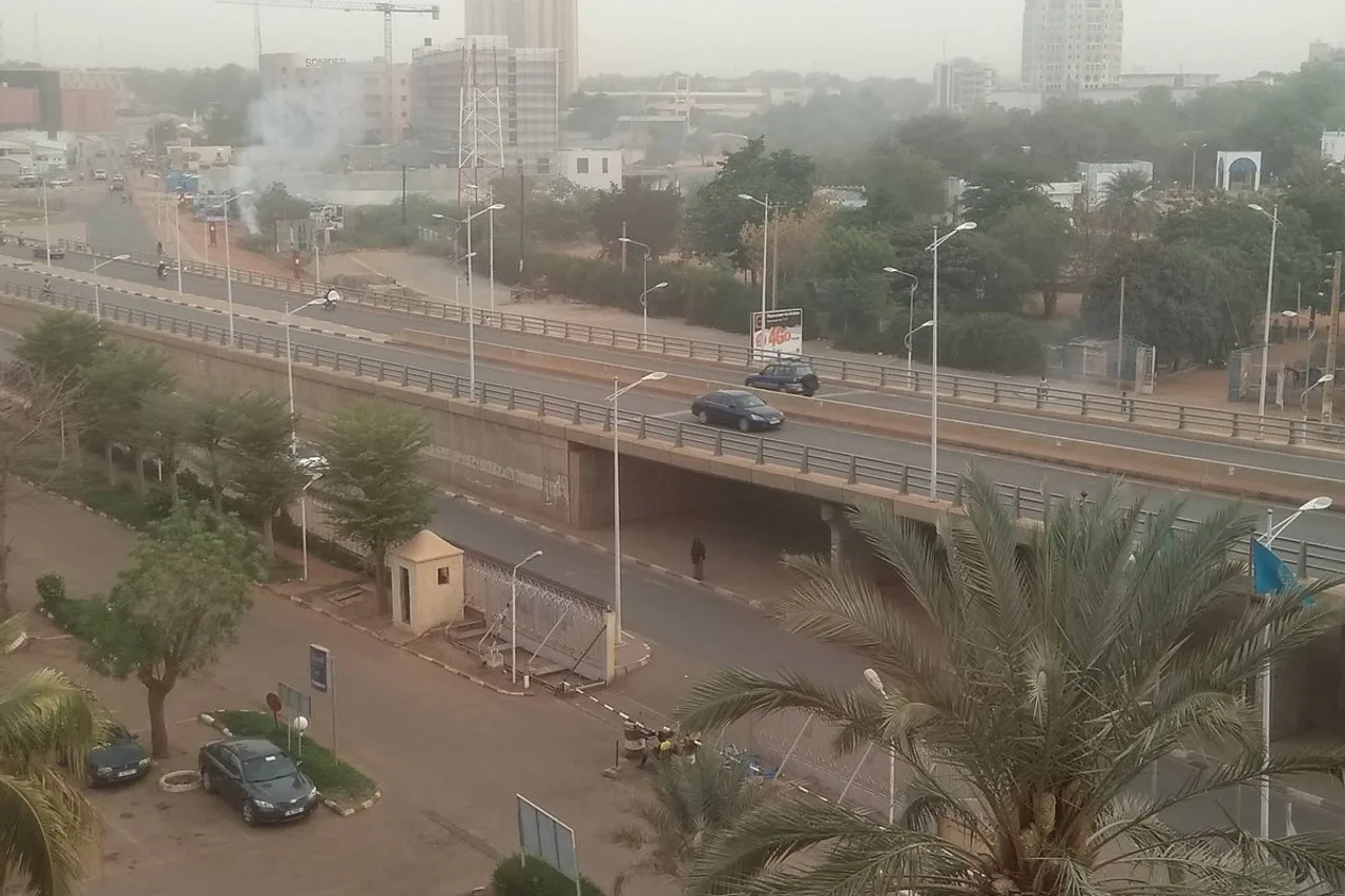 Hôtel Gaweye Niamey — ภาพห้องพักและบรรยากาศ