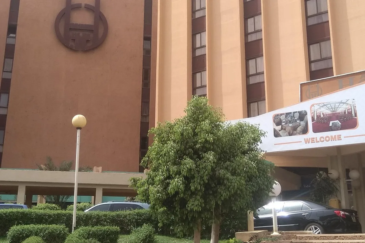 Hôtel Gaweye Niamey — ภาพห้องพักและบรรยากาศ