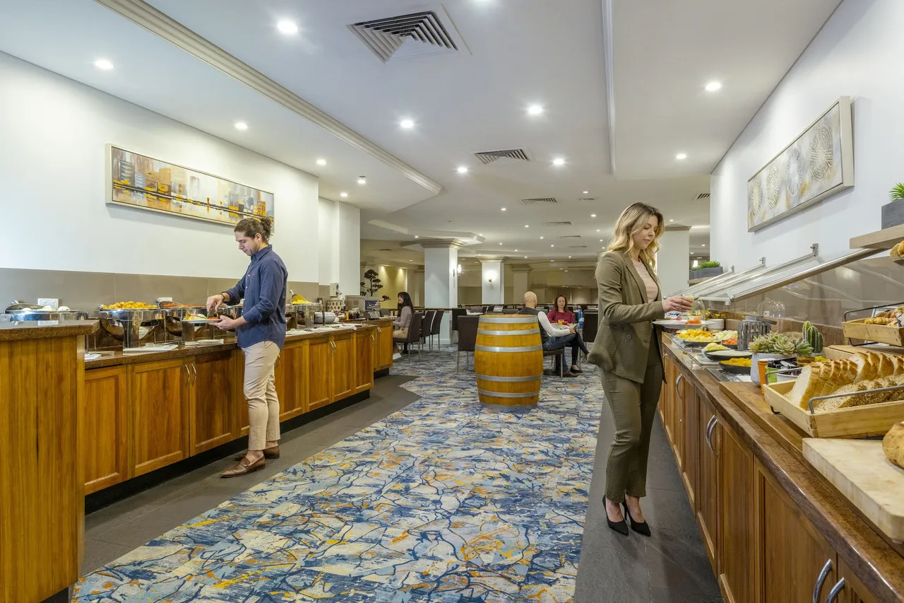 Hotel Grand Chancellor Adelaide — rooms and atmosphere