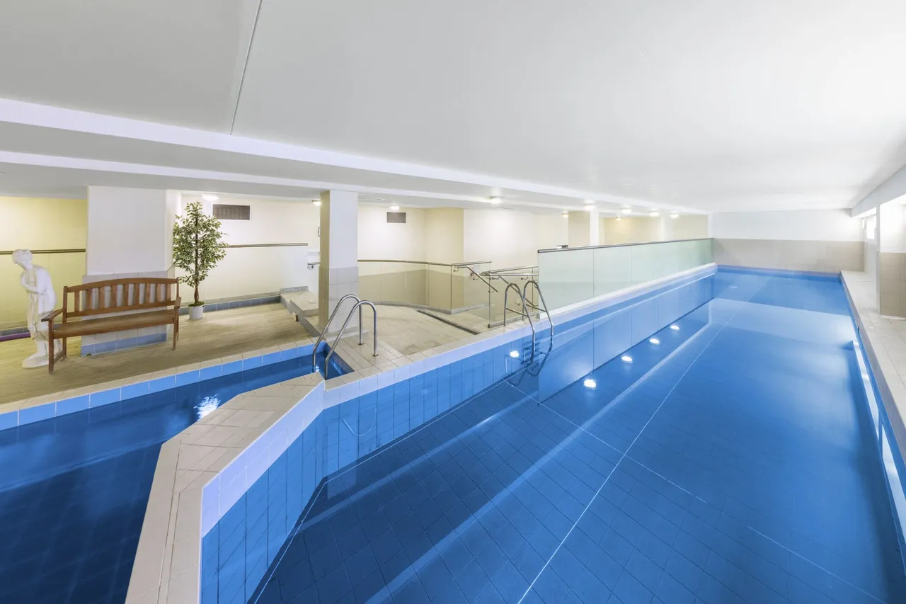 Hotel Grand Chancellor Auckland City — rooms and atmosphere
